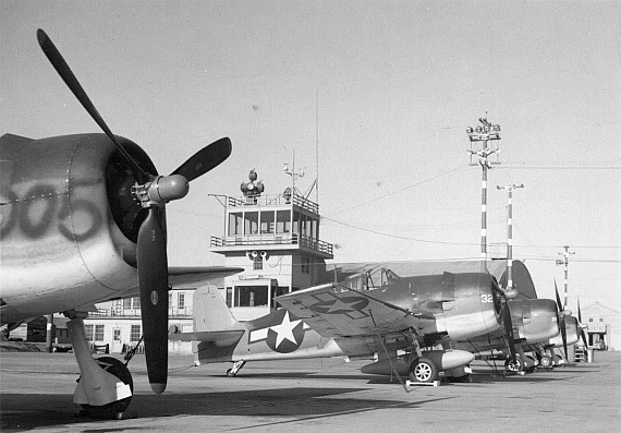 Pasco Naval Air Station F6Fs on Flightline