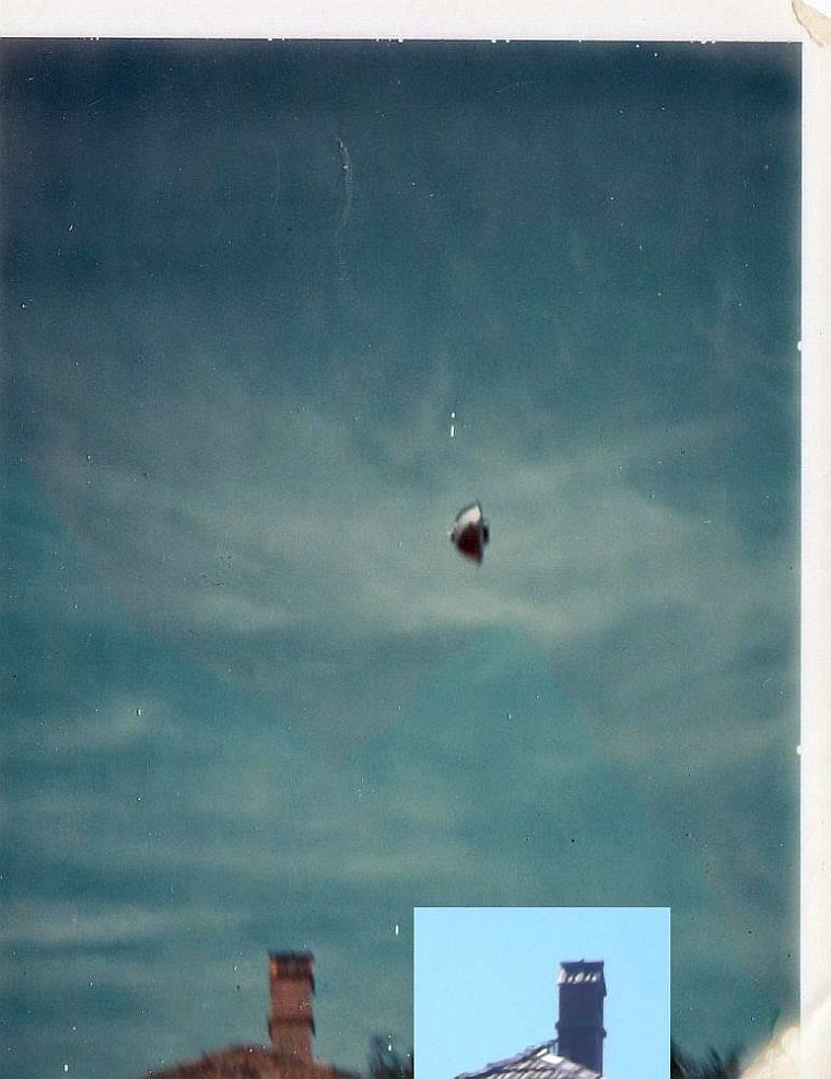 Balwyn UFO Pic Showing Chimney