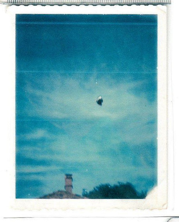 scan of the Balwyn print showing the jagged edges typical of Polaroid roll film